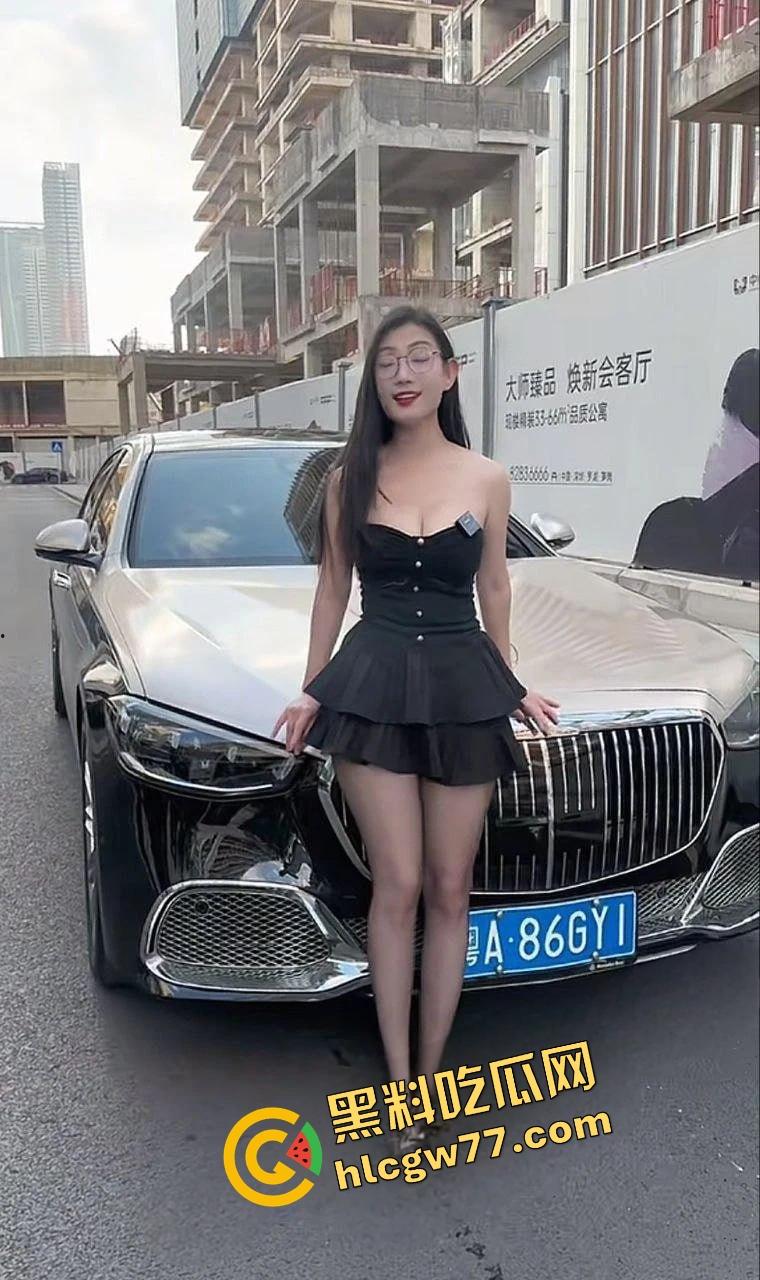 抖音骚鸡直播不穿打底裤，肥鲍晃来晃去勾魂摄魄，卖车还是卖骚？裤都脱了你卖我这车？-4