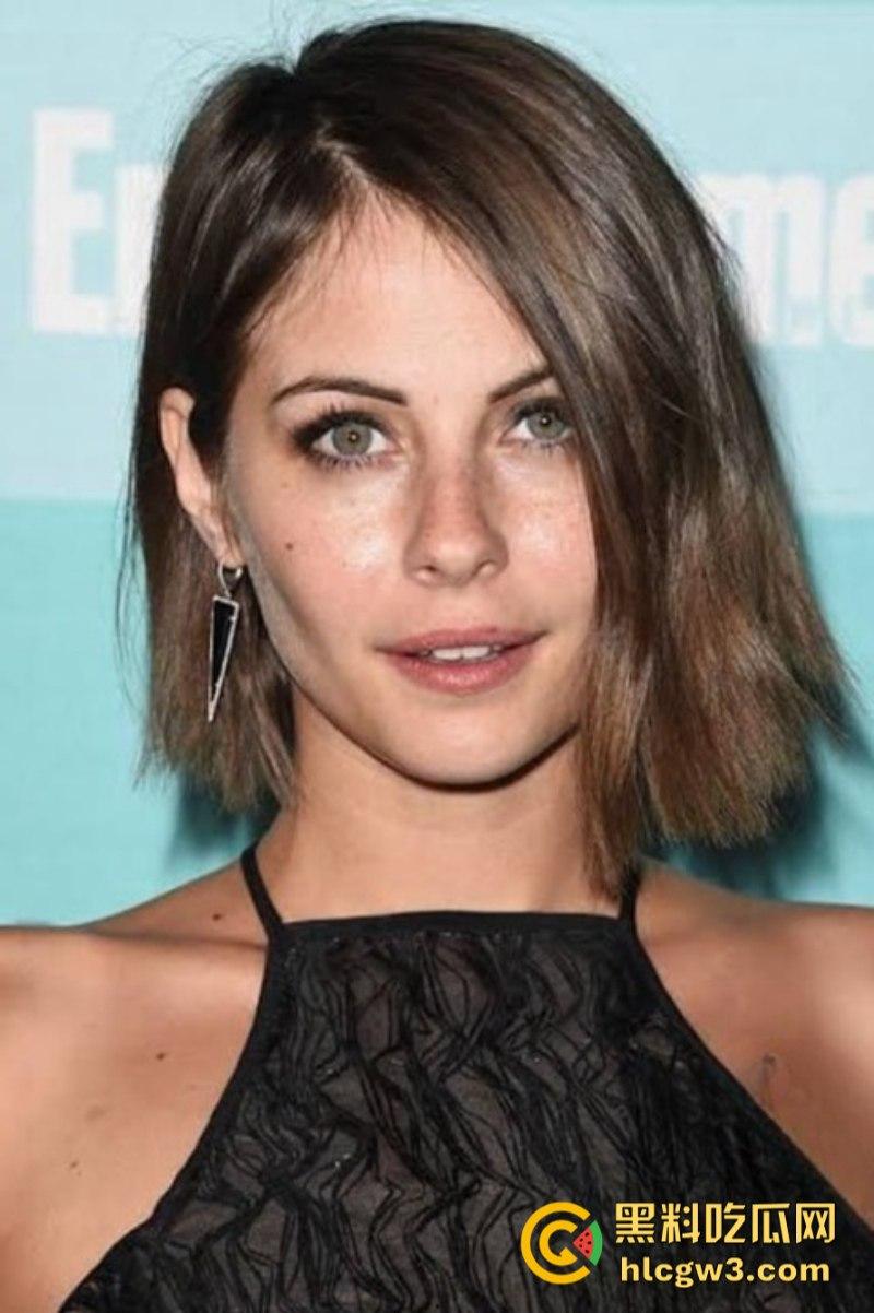 好莱坞艳照门！美国性感女星【薇拉·贺兰德】被男伴按在身下无套疯狂抽插！-2