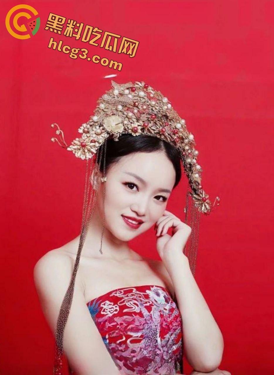 少妇骚妻反差大揭秘，新娘子从优雅人妻到淫荡母狗的惊人转变！-3