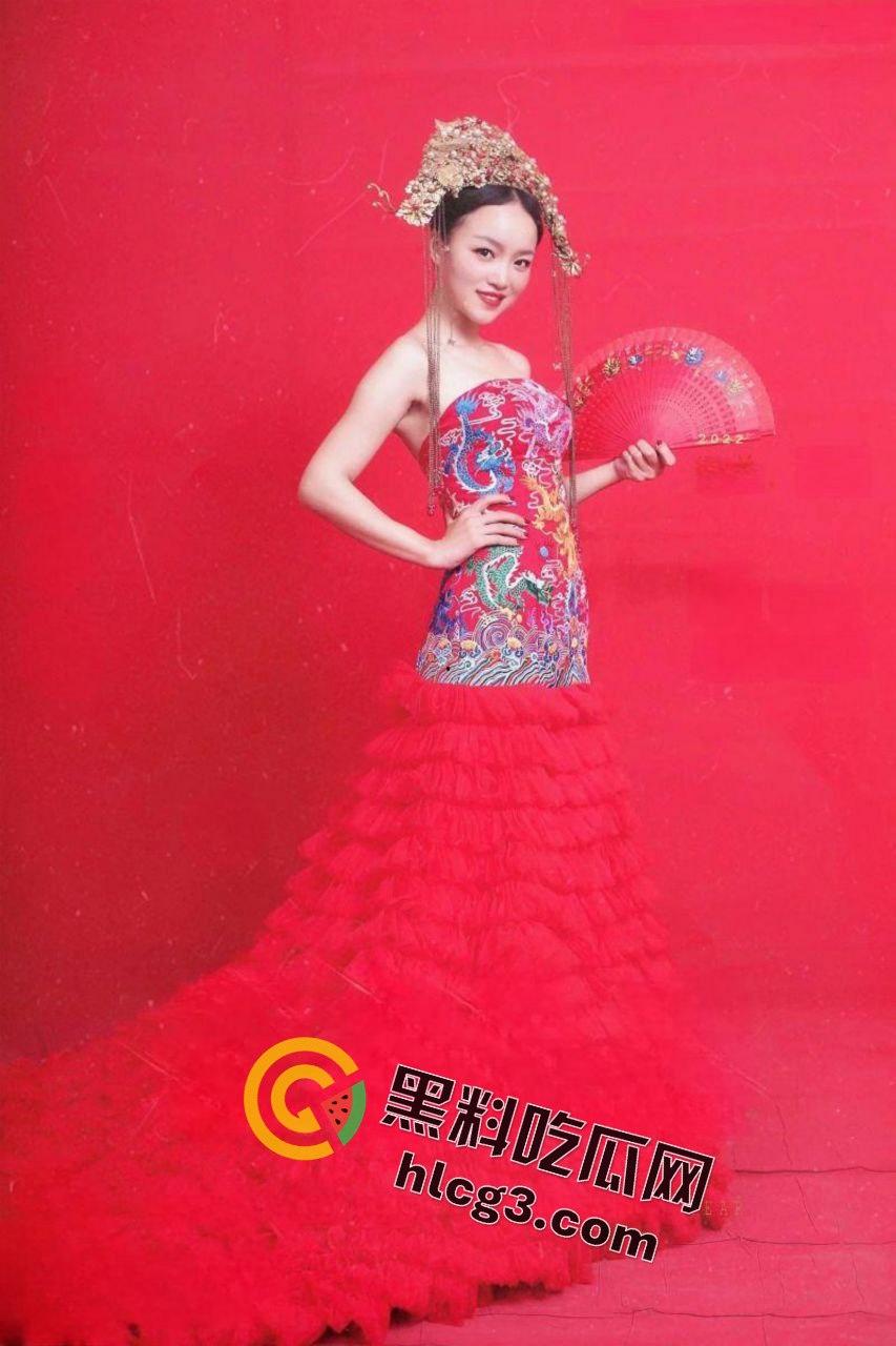 少妇骚妻反差大揭秘，新娘子从优雅人妻到淫荡母狗的惊人转变！-6