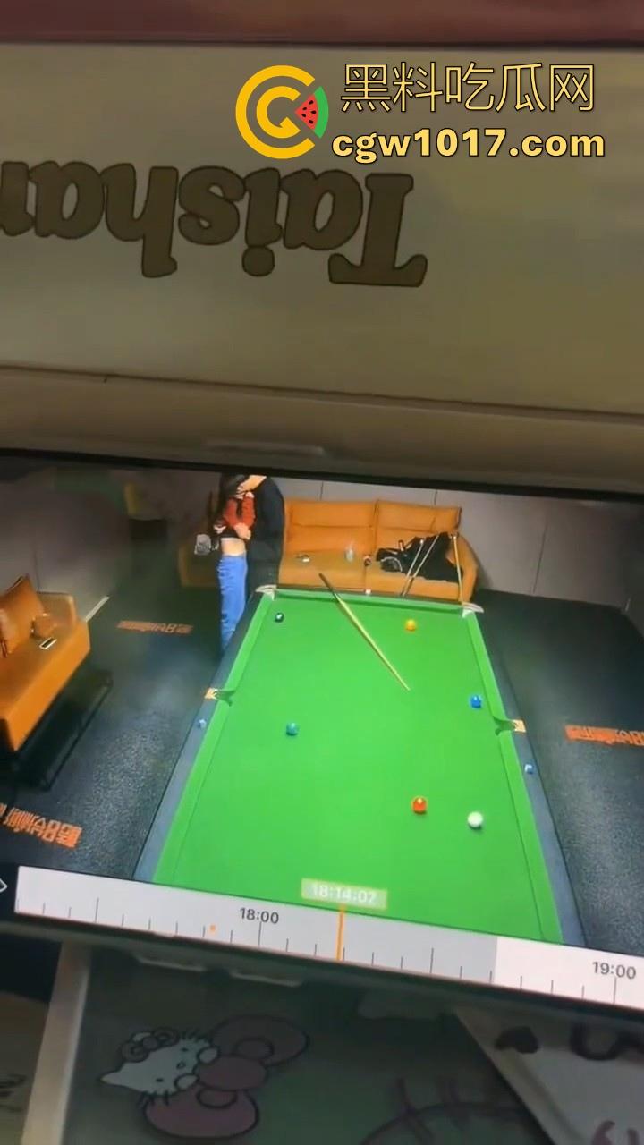 不是哥们你打台球就打台球嘛，好端端的怎么就骑上了，极品台球媛就这样给你拿下了？我很急这台球厅叫什么-4