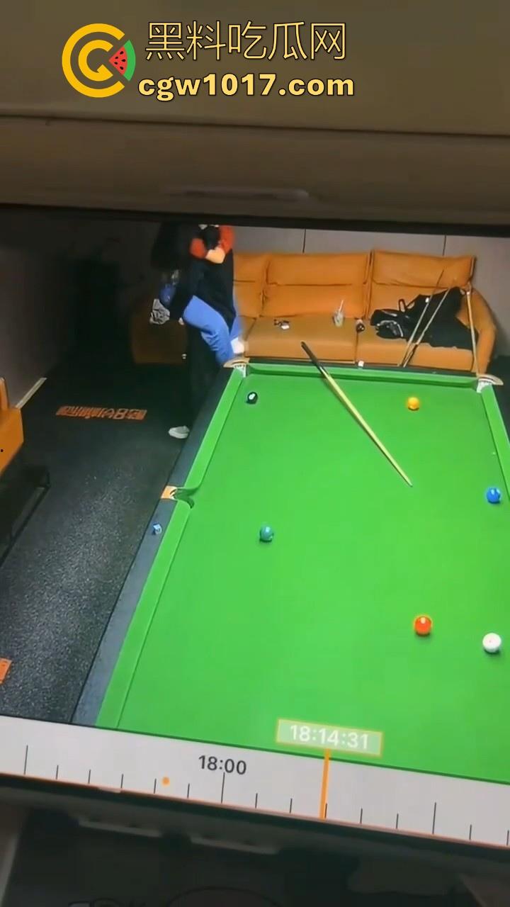 不是哥们你打台球就打台球嘛，好端端的怎么就骑上了，极品台球媛就这样给你拿下了？我很急这台球厅叫什么-6