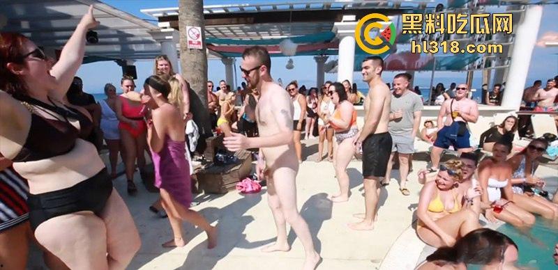 真正的欧美泳池派对狂欢视频，俊男靓女玩各种性爱小游戏，各色诱人酮体尽收眼底，国外就开放！-4