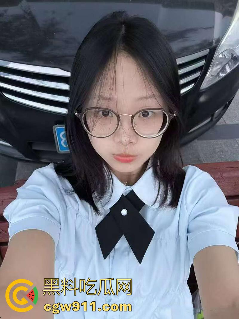 安阳师范学院眼镜妹【陈佳楠】，颜值超清纯的学生妹，私下床技一流口活精湛，约炮做爱视频被渣男曝光！-1