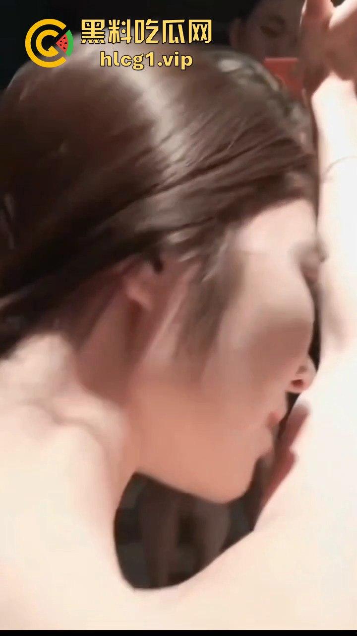 清纯外表骗了谁？大学城带回的妹子变身骚母狗，吃精喝尿淫叫样样会！-7