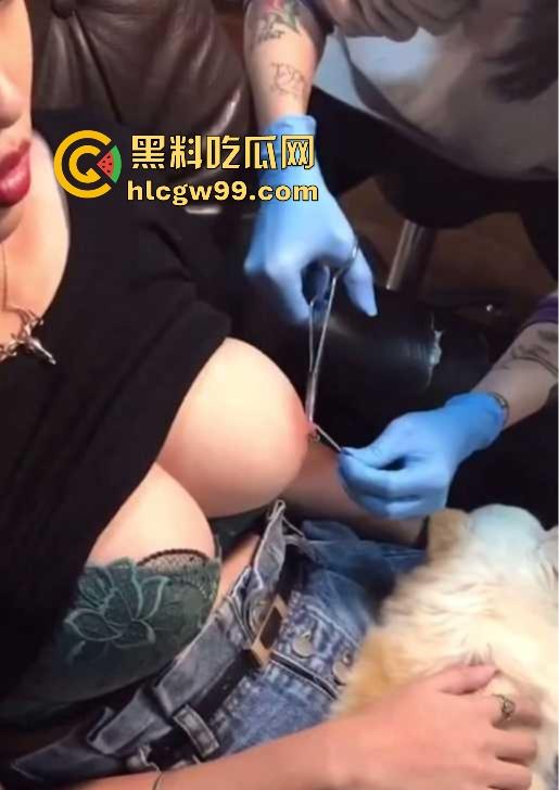 猎奇福利，巨乳少女直播打乳钉，又白又大又圆大白奶被钢针穿透，巨乳被钢针刺穿全程不喊痛，画面让人上头！-9