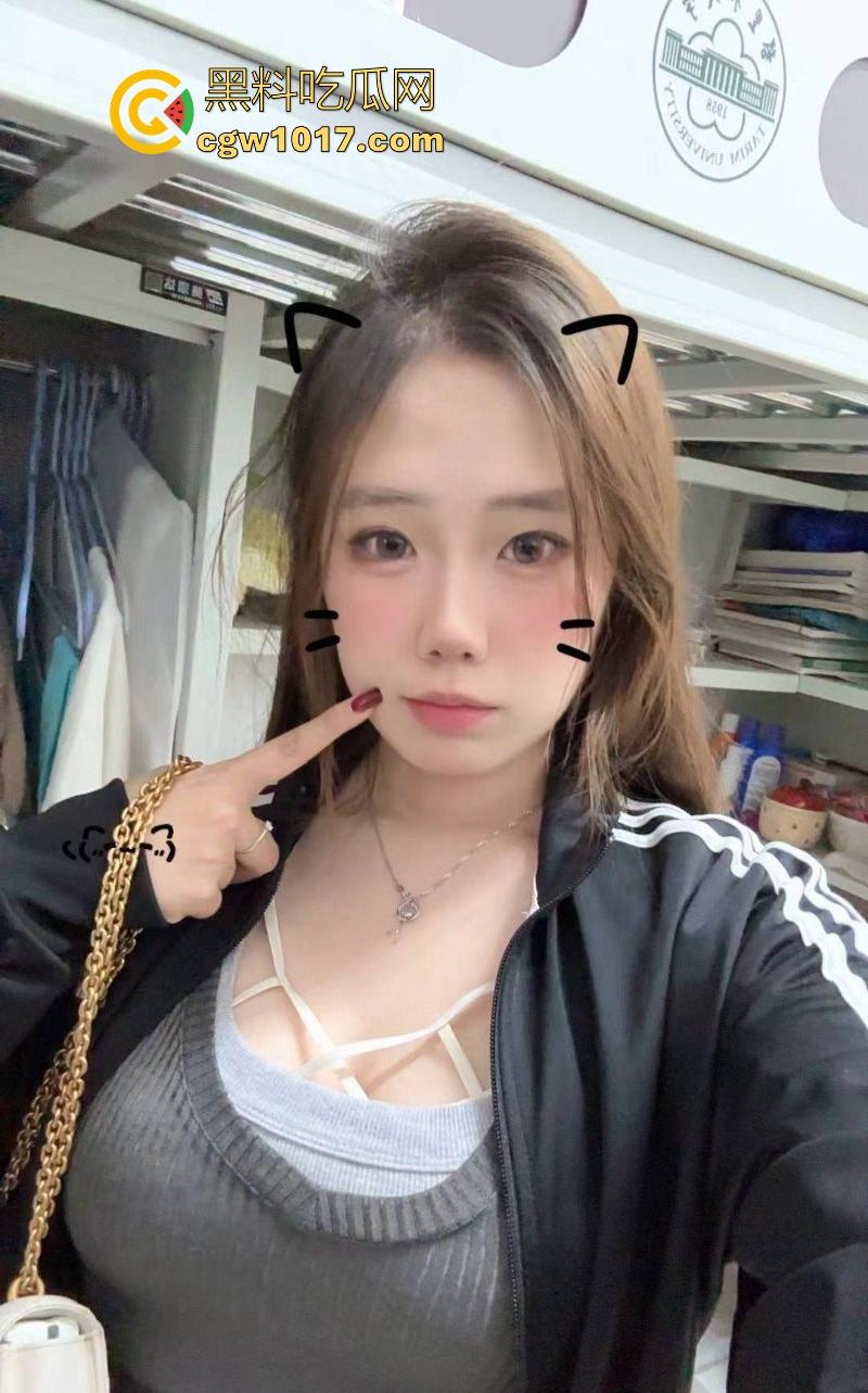 极品女大KTV包房玩多人群交，酒过三巡直接跪地开干！美女被骑跪地卖力口活，年轻人多么的疯狂啊！-2