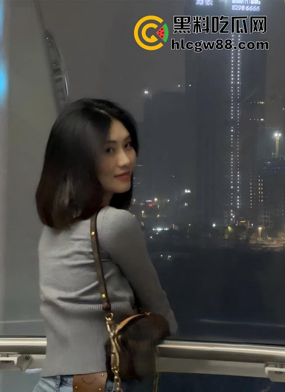 杭州浙商银行【周夏雪】职场白领变性瘾母狗，爱玩3P背着男友约炮，被内射后骚逼还想要！-6