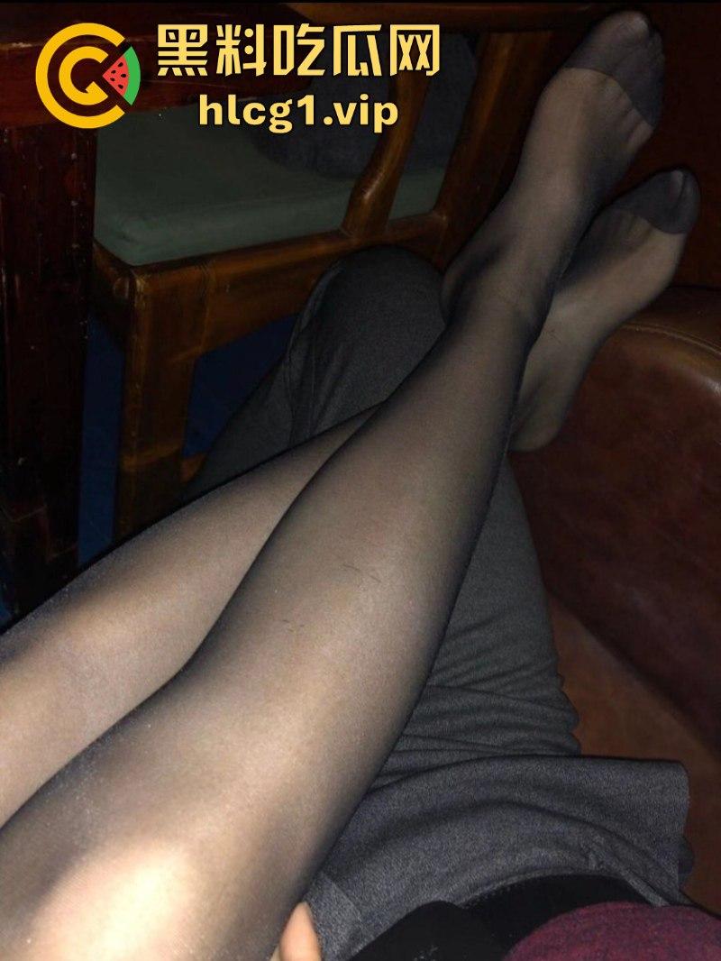 看看绿茶空姐【李丫丫】教你如何同时拿下男友和他爸！给男友看被他爸扯坏的丝袜-2