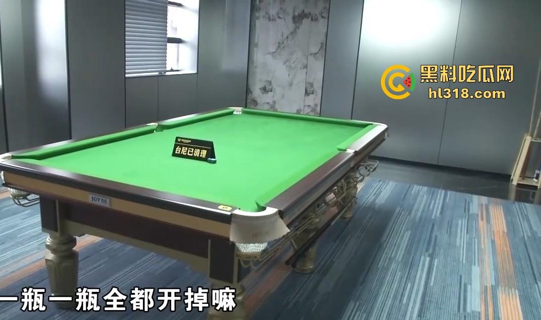 小哥网上想约炮台球助教，想摸人家的丝袜美腿，不料线下被坑5000多，还给打了一顿，真是陪了夫人又折兵！-2