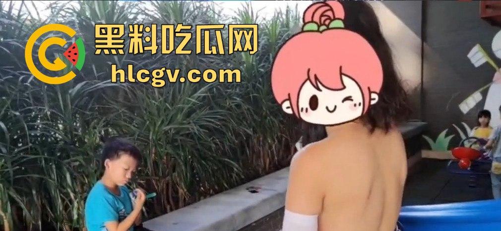 露出天花板『 桔梓』的绿皮火车大胆露出！卧铺间激情上演人前大胆秀，小区滑梯小孩们面前露奶自慰毫不顾忌！-18