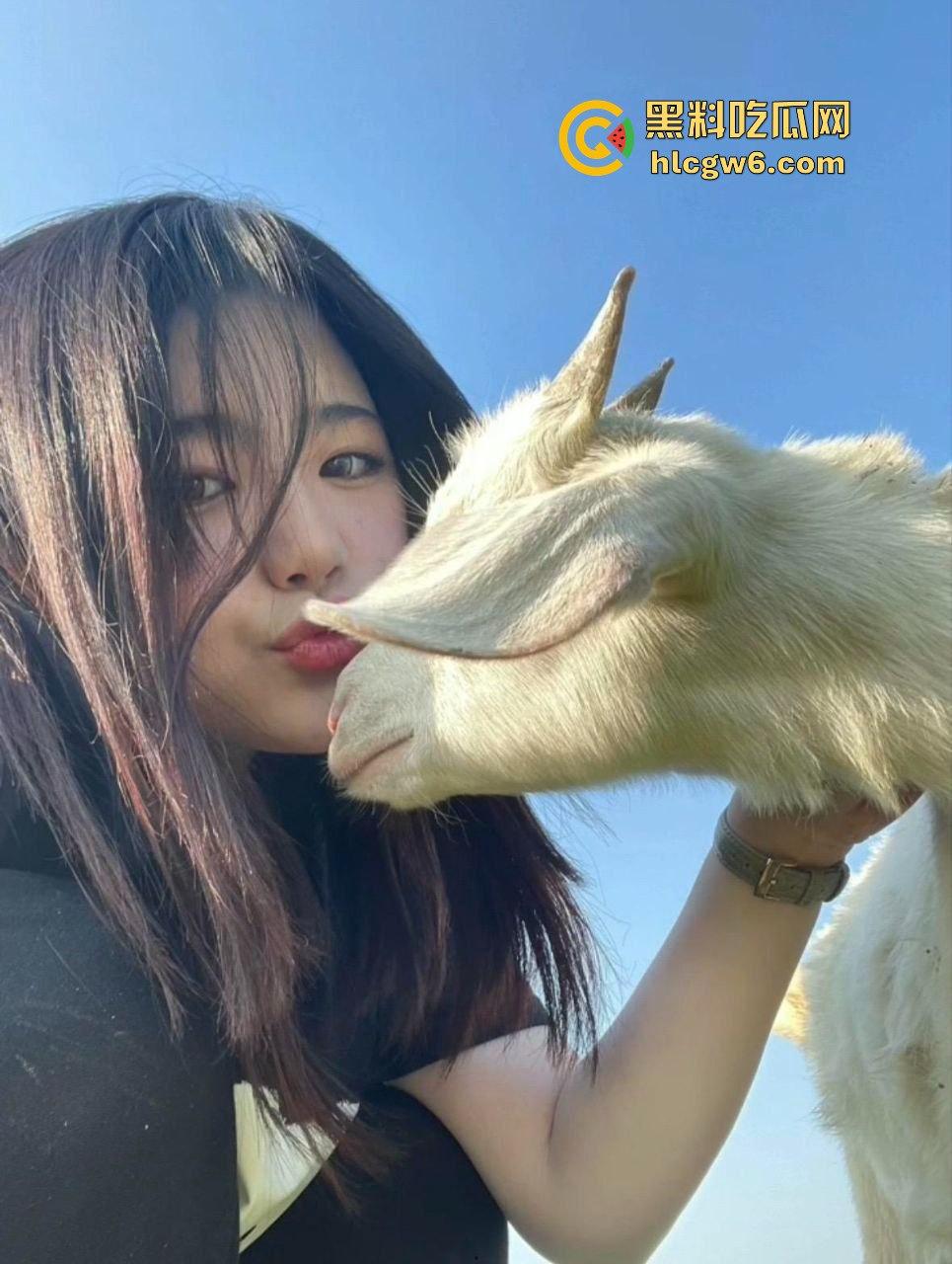 华南理工大学大一反差学妹【黎果果】巨乳黑肥大鲍鱼，阴毛旺盛性欲极强性爱视频遭到曝光。-7