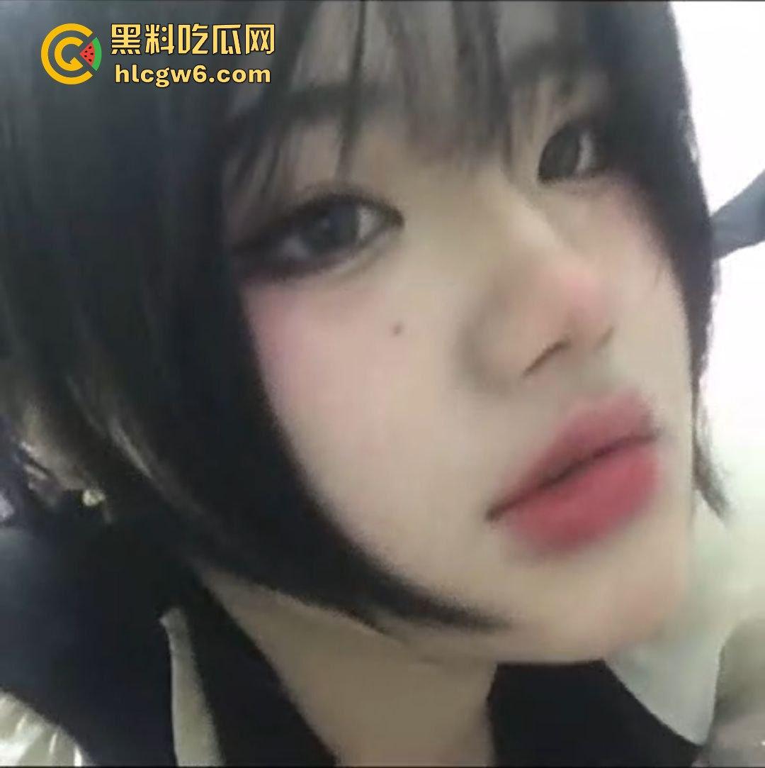 华南理工大学大一反差学妹【黎果果】巨乳黑肥大鲍鱼，阴毛旺盛性欲极强性爱视频遭到曝光。-8