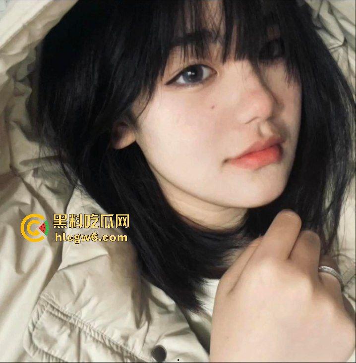 华南理工大学大一反差学妹【黎果果】巨乳黑肥大鲍鱼，阴毛旺盛性欲极强性爱视频遭到曝光。-9