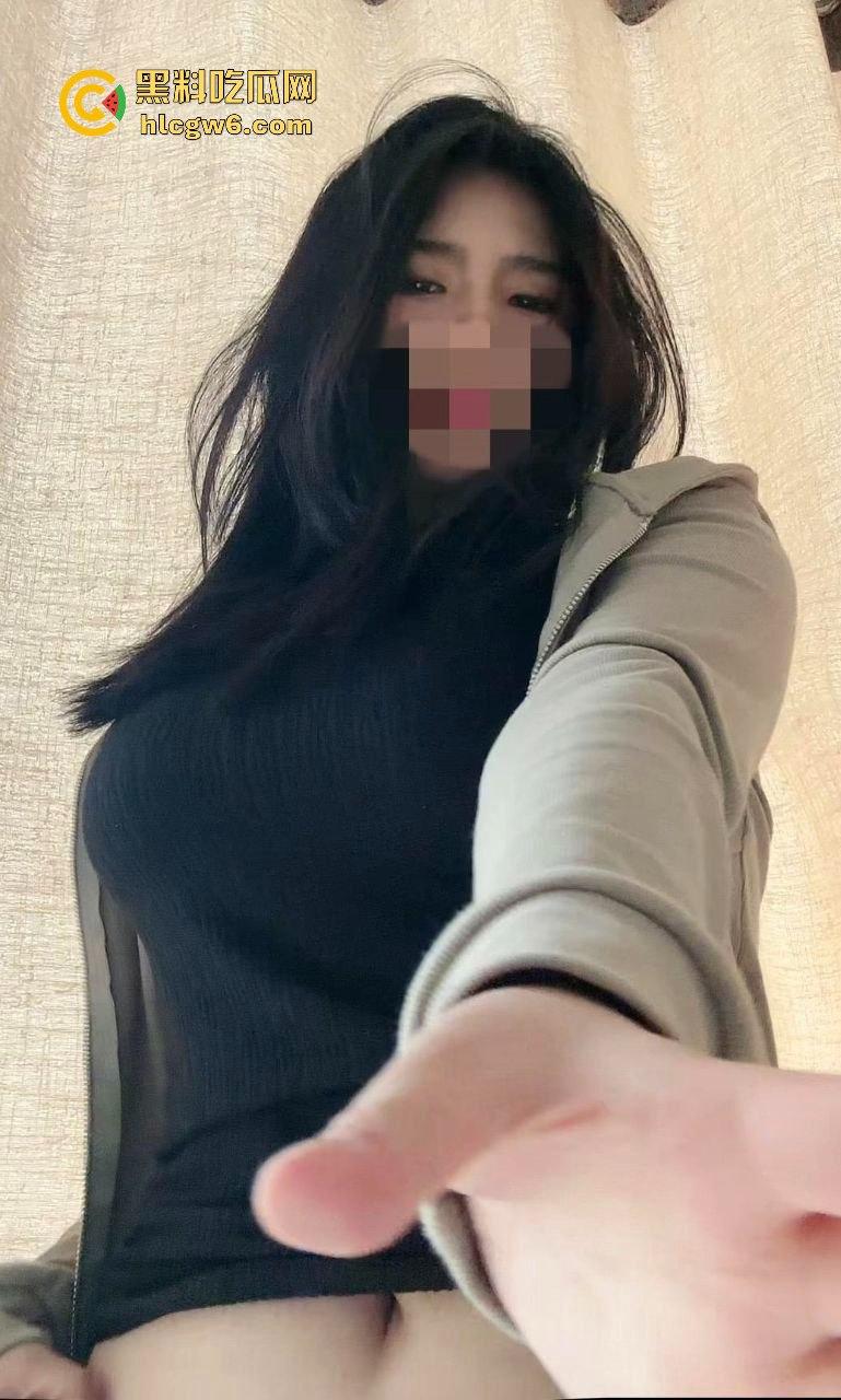 华南理工大学大一反差学妹【黎果果】巨乳黑肥大鲍鱼，阴毛旺盛性欲极强性爱视频遭到曝光。-13