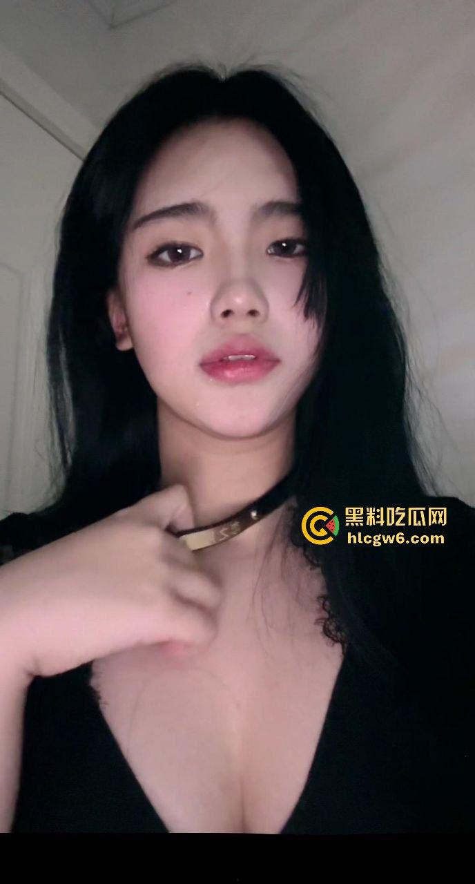 华南理工大学大一反差学妹【黎果果】巨乳黑肥大鲍鱼，阴毛旺盛性欲极强性爱视频遭到曝光。-16