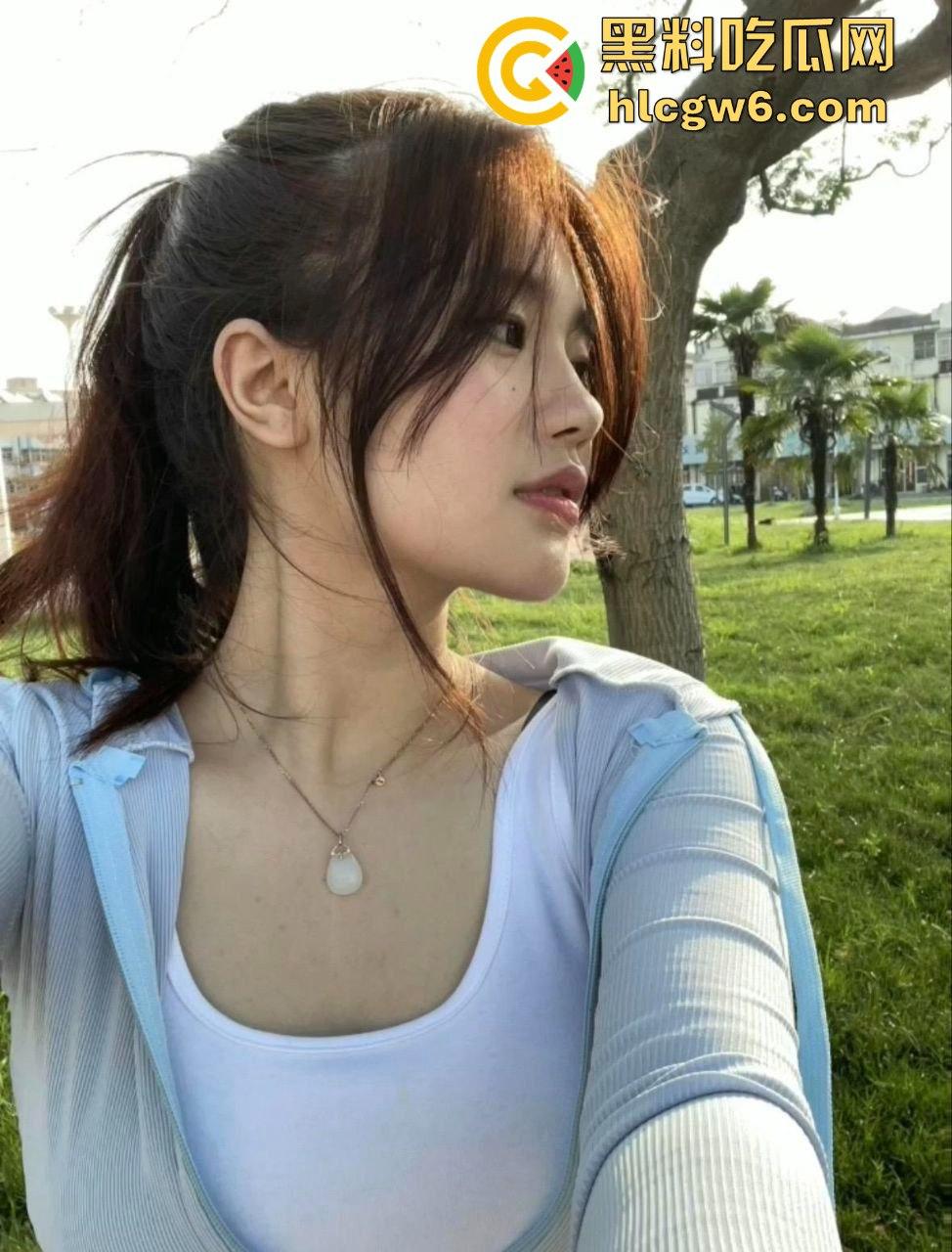 华南理工大学大一反差学妹【黎果果】巨乳黑肥大鲍鱼，阴毛旺盛性欲极强性爱视频遭到曝光。-18