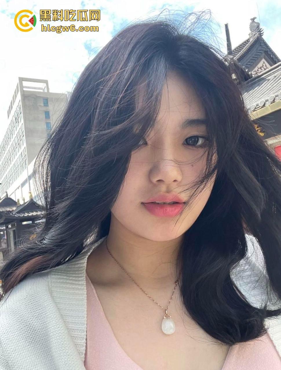 华南理工大学大一反差学妹【黎果果】巨乳黑肥大鲍鱼，阴毛旺盛性欲极强性爱视频遭到曝光。-19