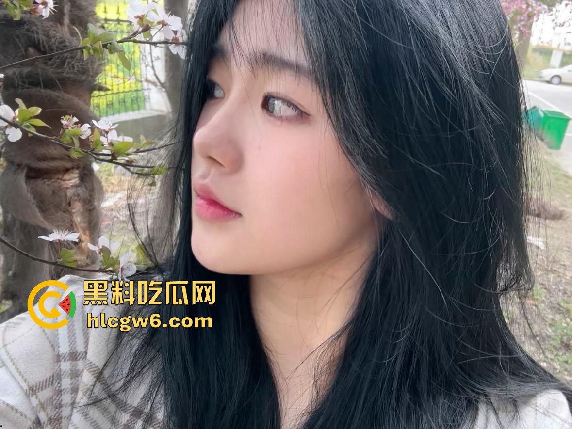 华南理工大学大一反差学妹【黎果果】巨乳黑肥大鲍鱼，阴毛旺盛性欲极强性爱视频遭到曝光。-21