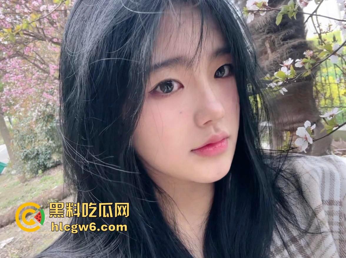 华南理工大学大一反差学妹【黎果果】巨乳黑肥大鲍鱼，阴毛旺盛性欲极强性爱视频遭到曝光。-22