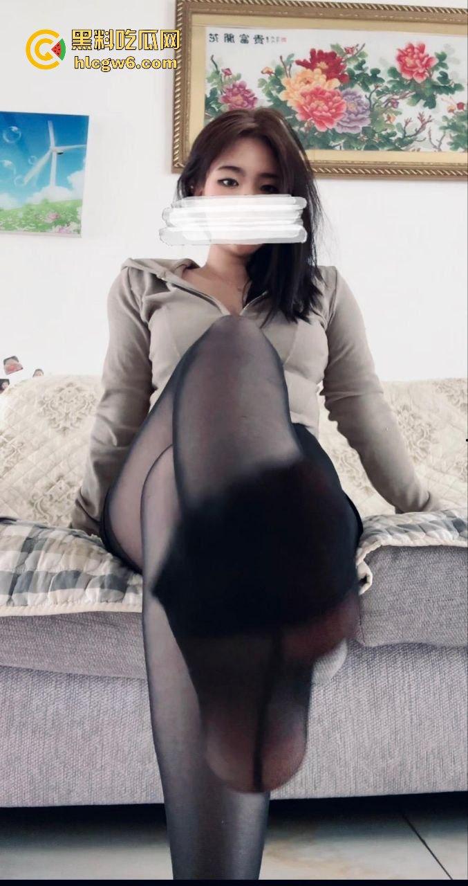 华南理工大学大一反差学妹【黎果果】巨乳黑肥大鲍鱼，阴毛旺盛性欲极强性爱视频遭到曝光。-25