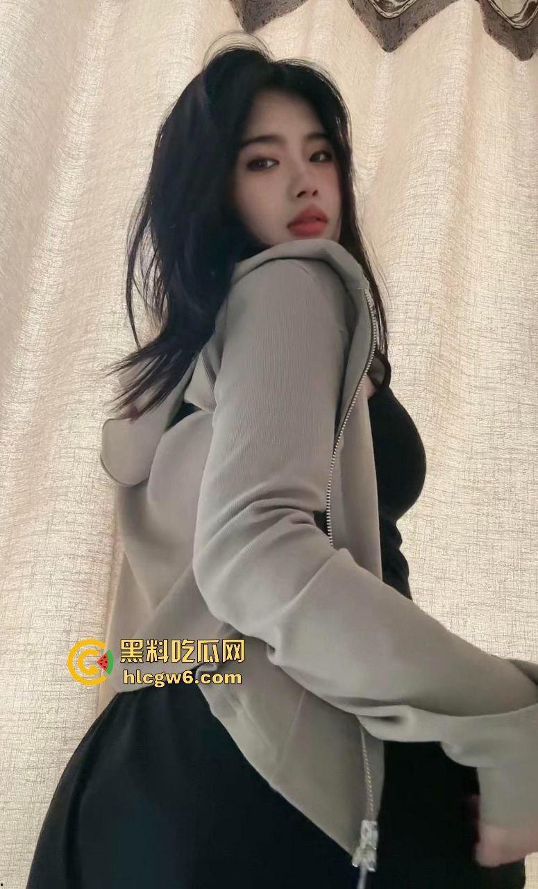 华南理工大学大一反差学妹【黎果果】巨乳黑肥大鲍鱼，阴毛旺盛性欲极强性爱视频遭到曝光。-28