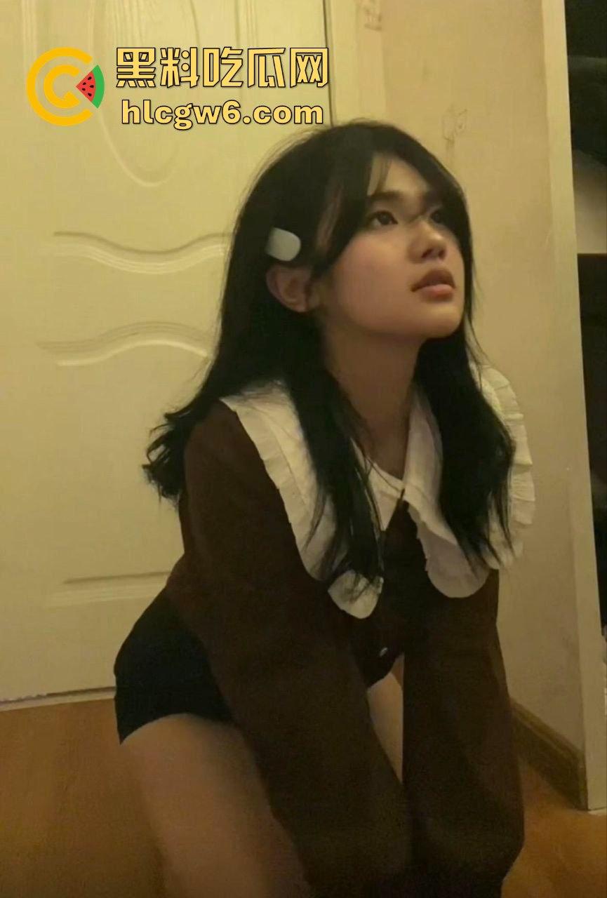 华南理工大学大一反差学妹【黎果果】巨乳黑肥大鲍鱼，阴毛旺盛性欲极强性爱视频遭到曝光。-36