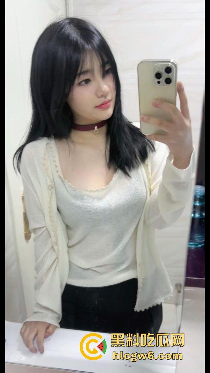 华南理工大学大一反差学妹【黎果果】巨乳黑肥大鲍鱼，阴毛旺盛性欲极强性爱视频遭到曝光。-42