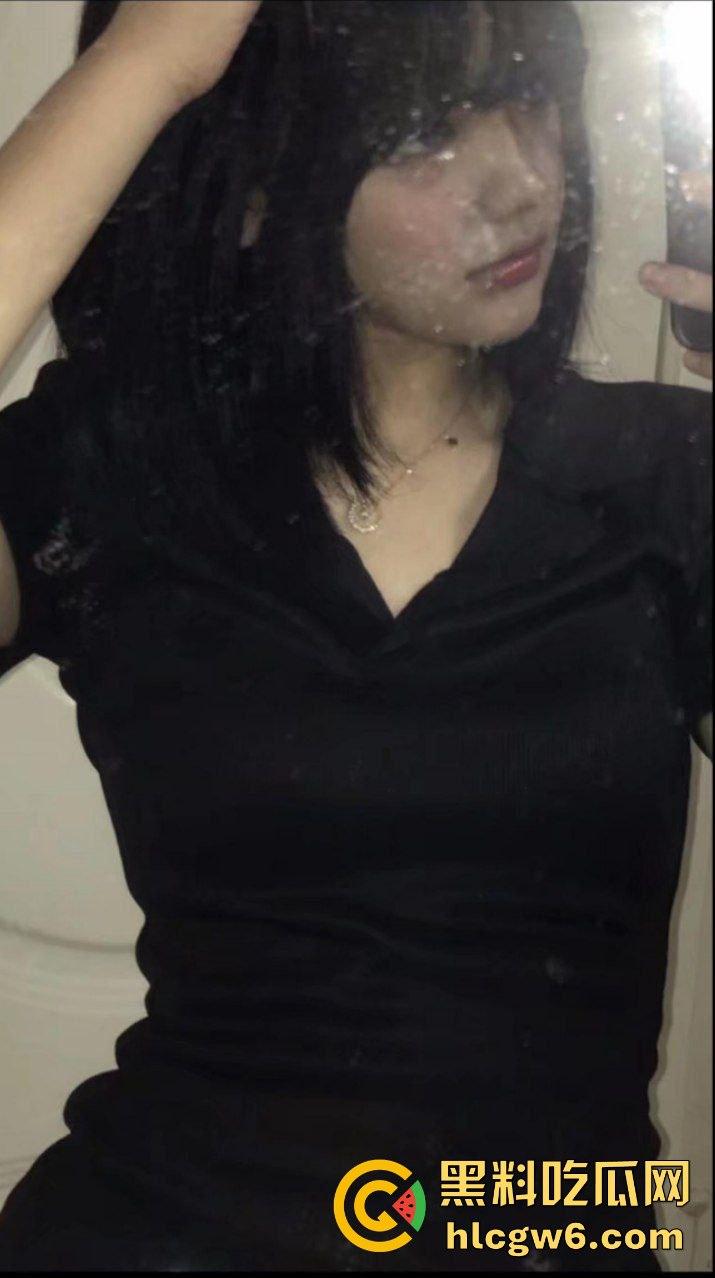 华南理工大学大一反差学妹【黎果果】巨乳黑肥大鲍鱼，阴毛旺盛性欲极强性爱视频遭到曝光。-48