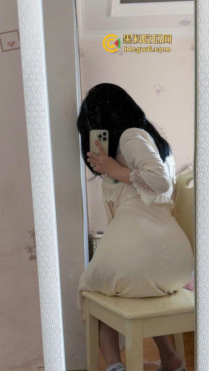 华南理工大学大一反差学妹【黎果果】巨乳黑肥大鲍鱼，阴毛旺盛性欲极强性爱视频遭到曝光。-49