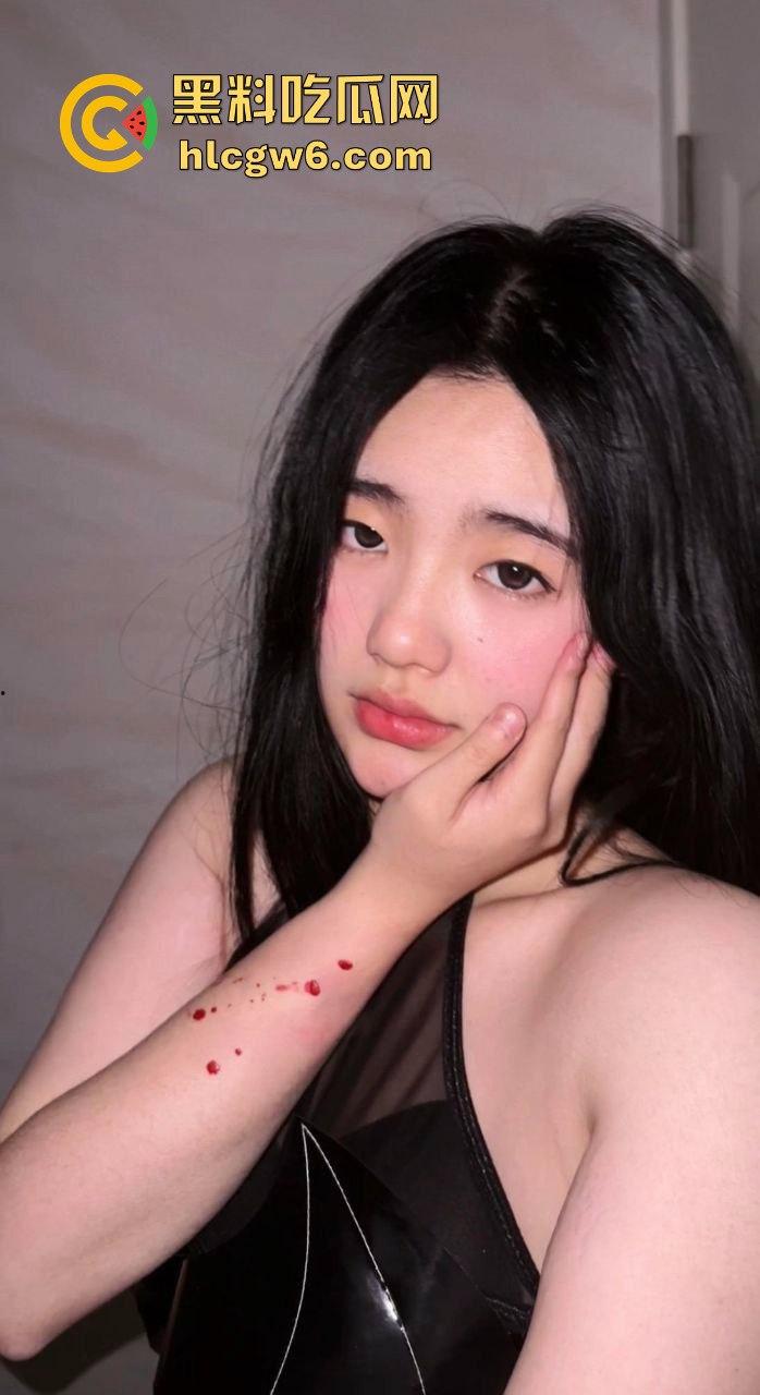 华南理工大学大一反差学妹【黎果果】巨乳黑肥大鲍鱼，阴毛旺盛性欲极强性爱视频遭到曝光。-52