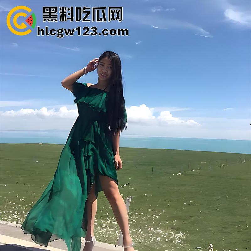 顶级绿帽大神YQK，带老婆和群友吃饭，包房里轮流爆操，肥臀骚妻为了被操，竟穿着开裆丝袜！-1