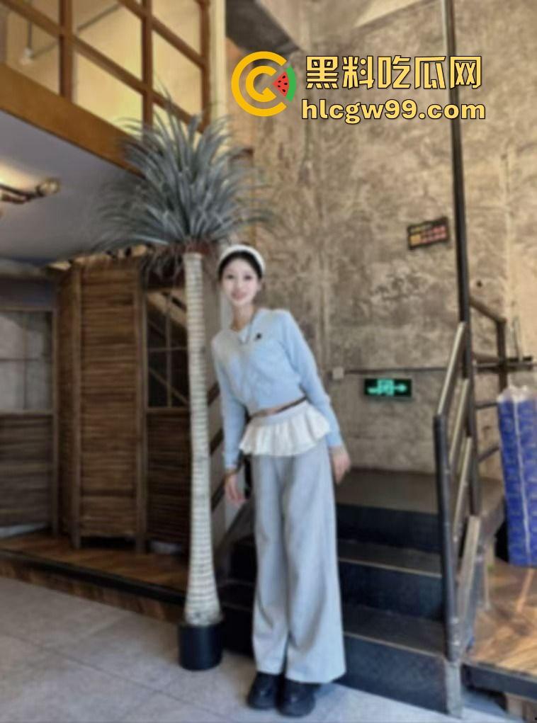 偷拍技术天花板,山西哥们跟踪前女友开房,全程偷拍她和现男友翻云覆雨,角度刁钻精准到像开了透视挂!-1