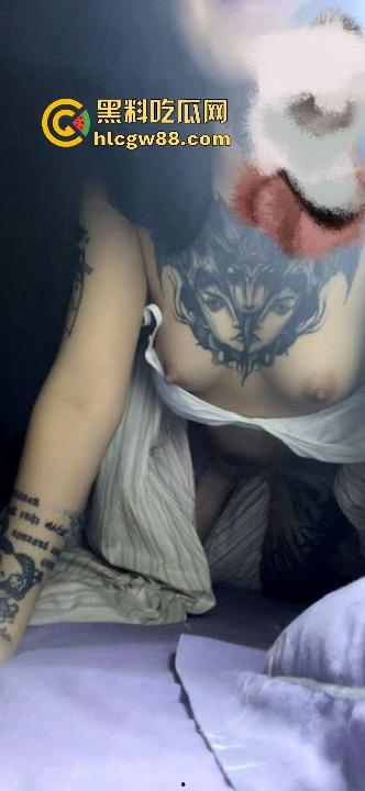 抖音纹身师店老板娘【lee李李】性爱视频流出，符文战神诱人巨乳，纹身三次就简单拿下！-6