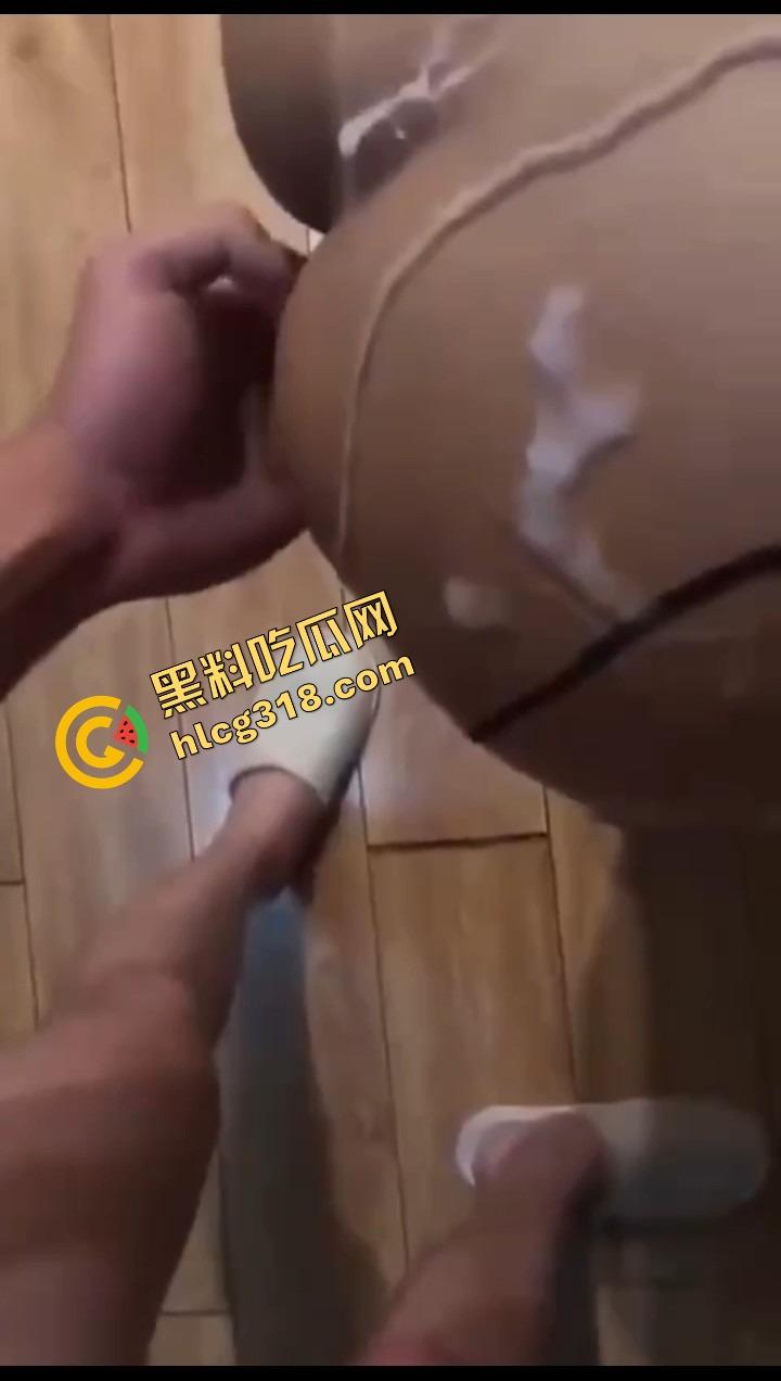 精液不能进我身体，但可以糊我丝袜上，骚母狗一边后入挨操一边叽叽喳喳跟闺蜜打电话聊天！-12