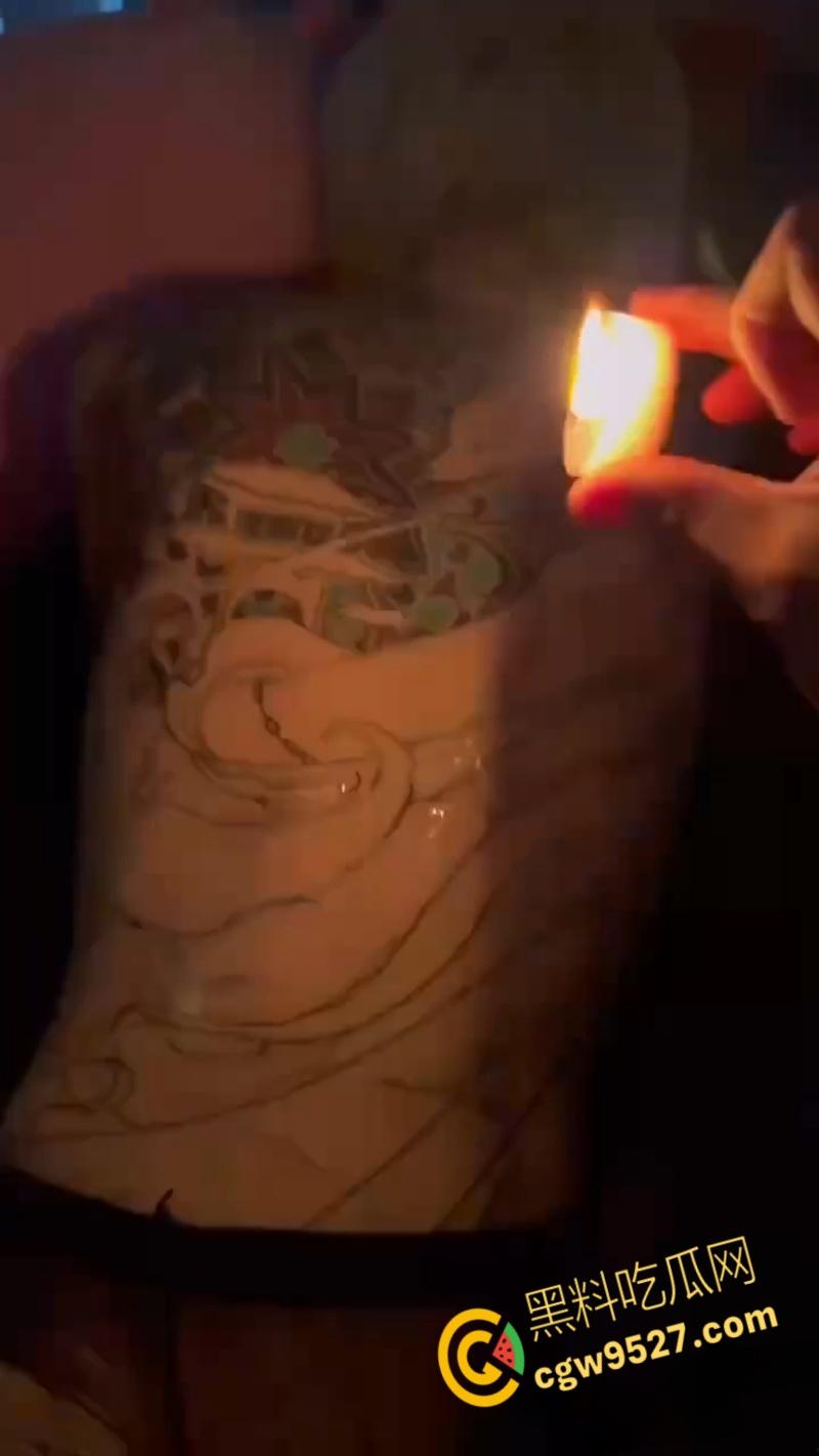 抖音网红精神小妹【无能巨婴】，线下约炮视频泄露，满背纹身滴蜡调教，楼梯站立后入猛操，真是骚到没边 !-5