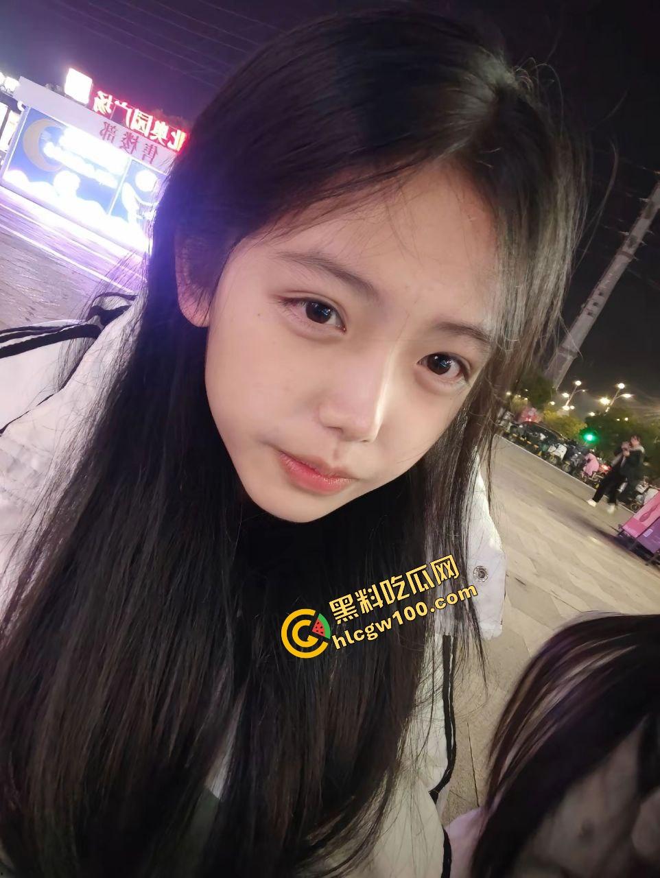 重庆三峡学院顶级清纯嫩妹反差小骚货『谭怡怡』白皙身躯全裸约炮金主 小嘴口交含龟头！独家原创曝光流出！-2