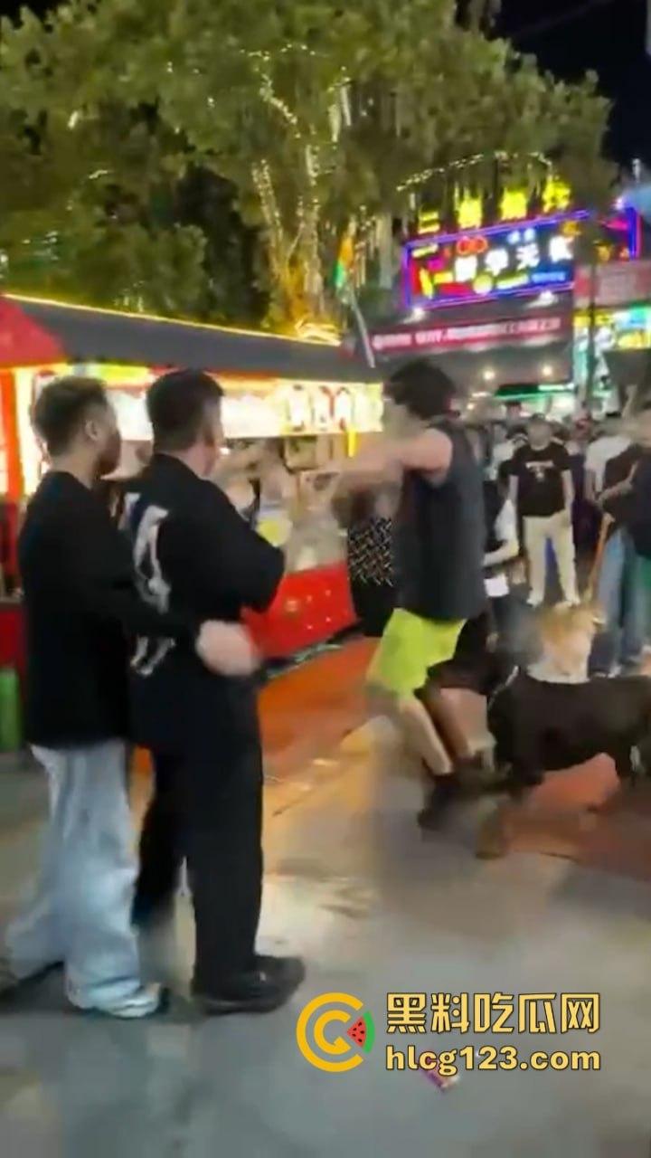 太暴力！网红【腾导】线下被真实打脸 边开直播边被揍想不火都难了！-2