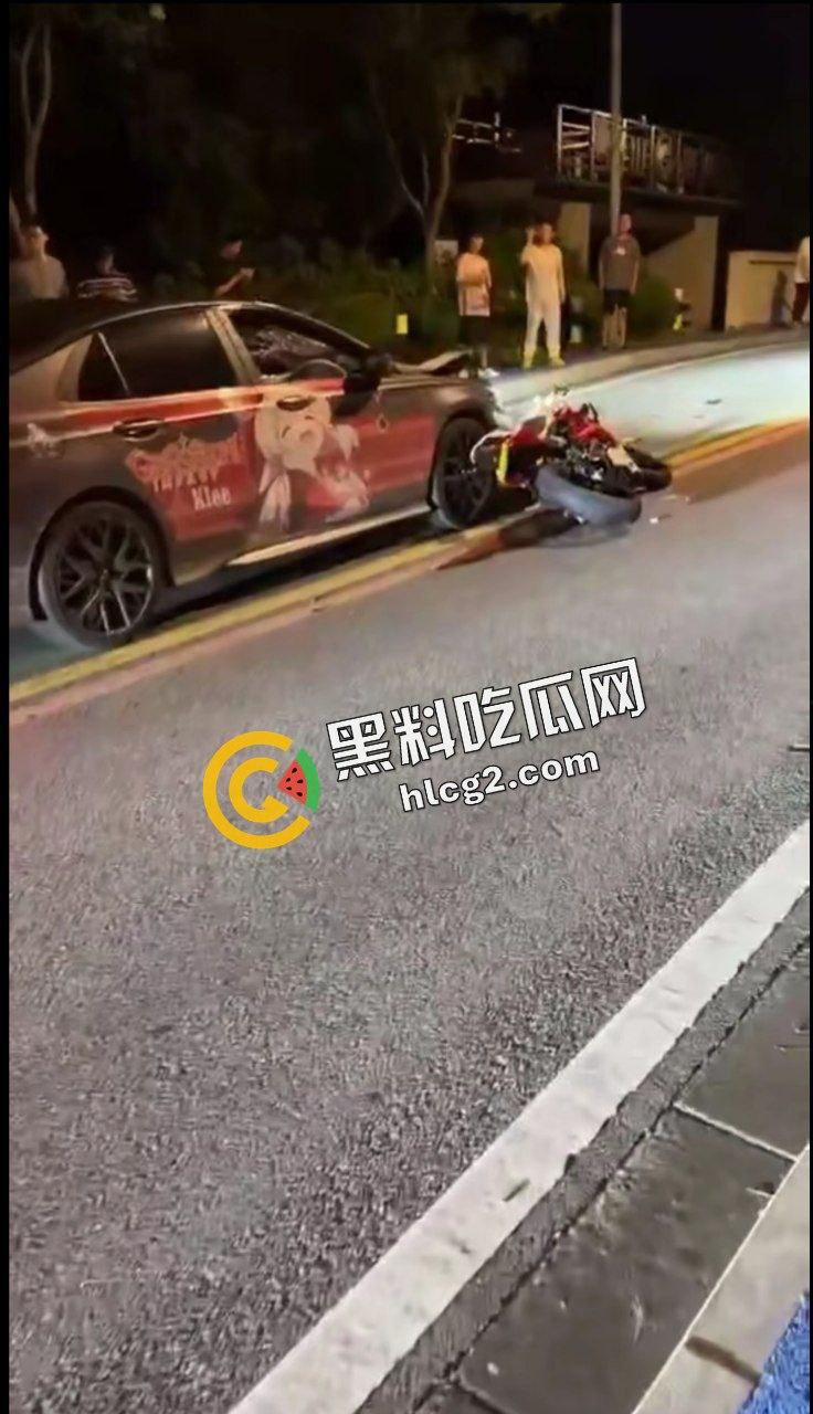 慎人事件！江苏苏州影豹R车主逆行 撞飞摩托车 连人带车坠落引擎盖 重重砸伤晕厥-11