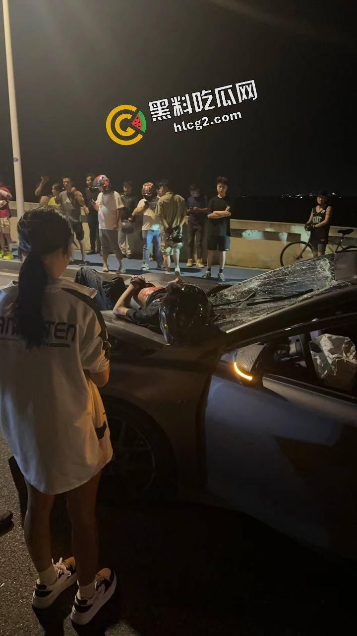 慎人事件！江苏苏州影豹R车主逆行 撞飞摩托车 连人带车坠落引擎盖 重重砸伤晕厥-12