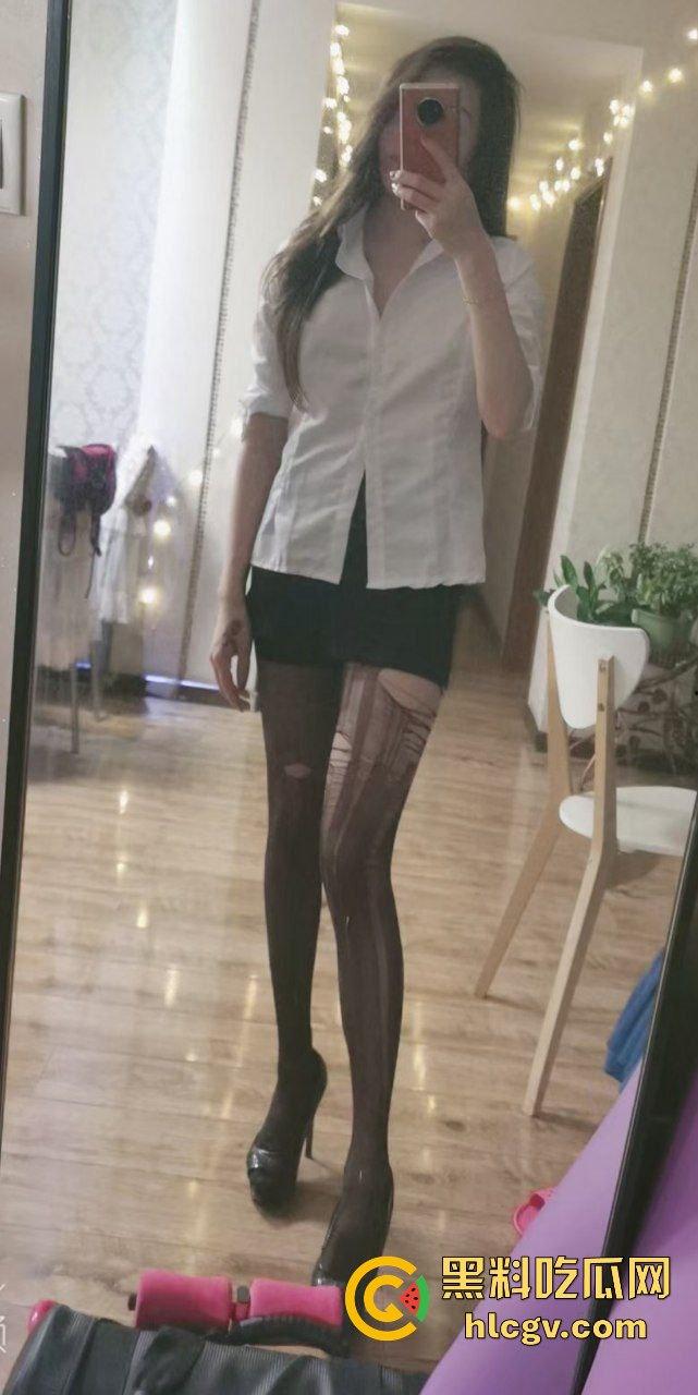 瓜友爆料济南骚人妻【范纯熙】偷吃！老公出差，她急喊人上门草骚逼，一天不日就难受！-11