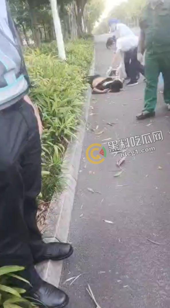 南宁惊曝午间悲剧！中兴桥南男子大中午豪饮致死，惨遭摔倒不起引热议！-5