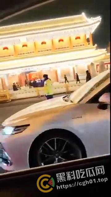全网封禁!黑色轿车冲进中南海新华门事件原视频-3