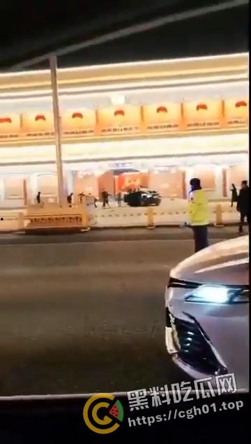 全网封禁!黑色轿车冲进中南海新华门事件原视频-4