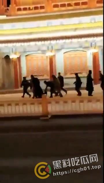 全网封禁!黑色轿车冲进中南海新华门事件原视频-5