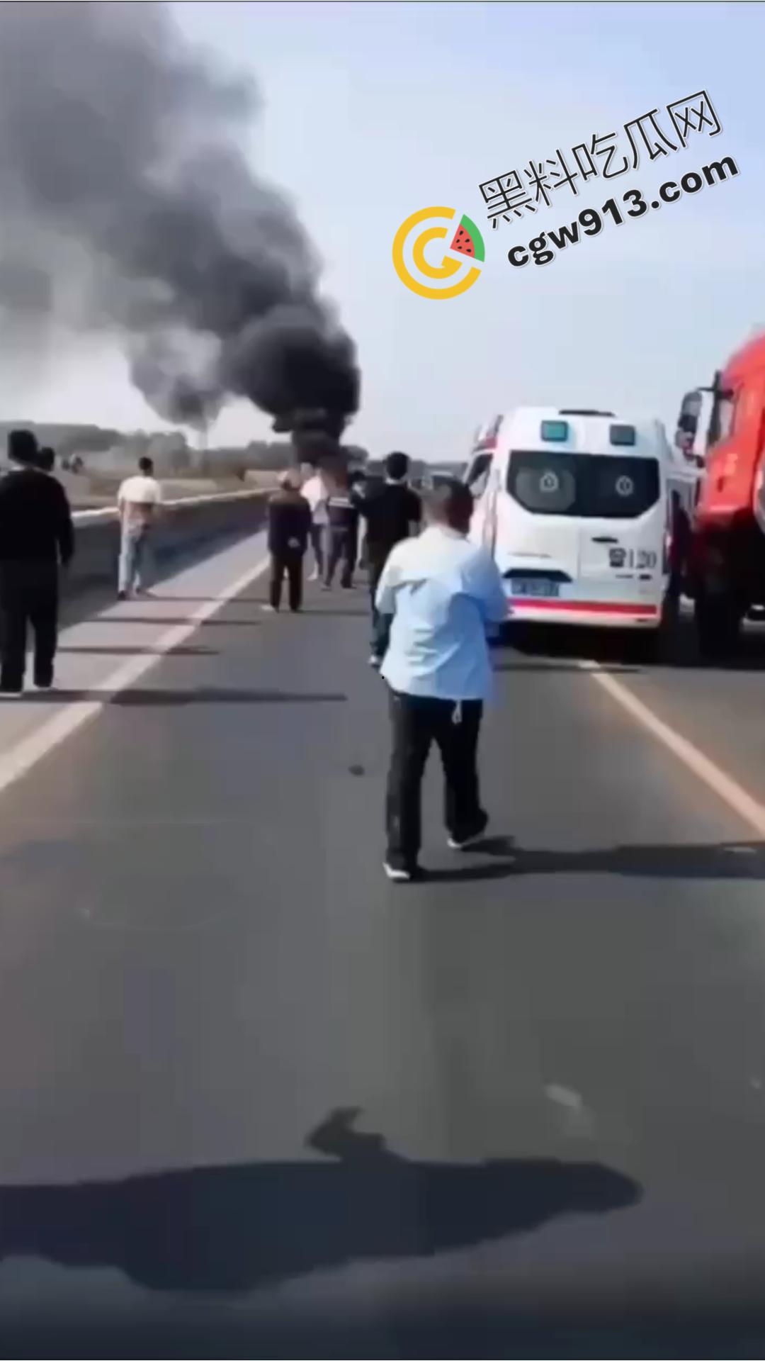 河北保定高碑店惨烈车祸现场！年仅19岁情侣命丧火海，行车安全亟待重视-8