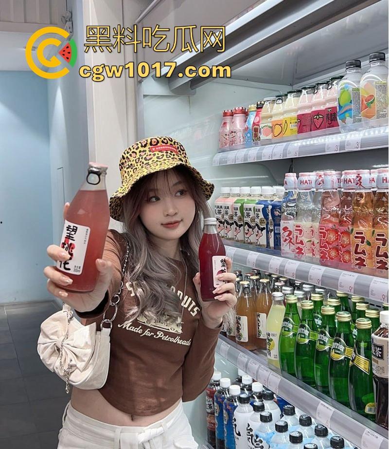 南京航空大学清纯学姐【刘希然】曾经的乖乖女如今套着项圈，骚穴被塞满精液，变成摇臀求操的小母狗！-2