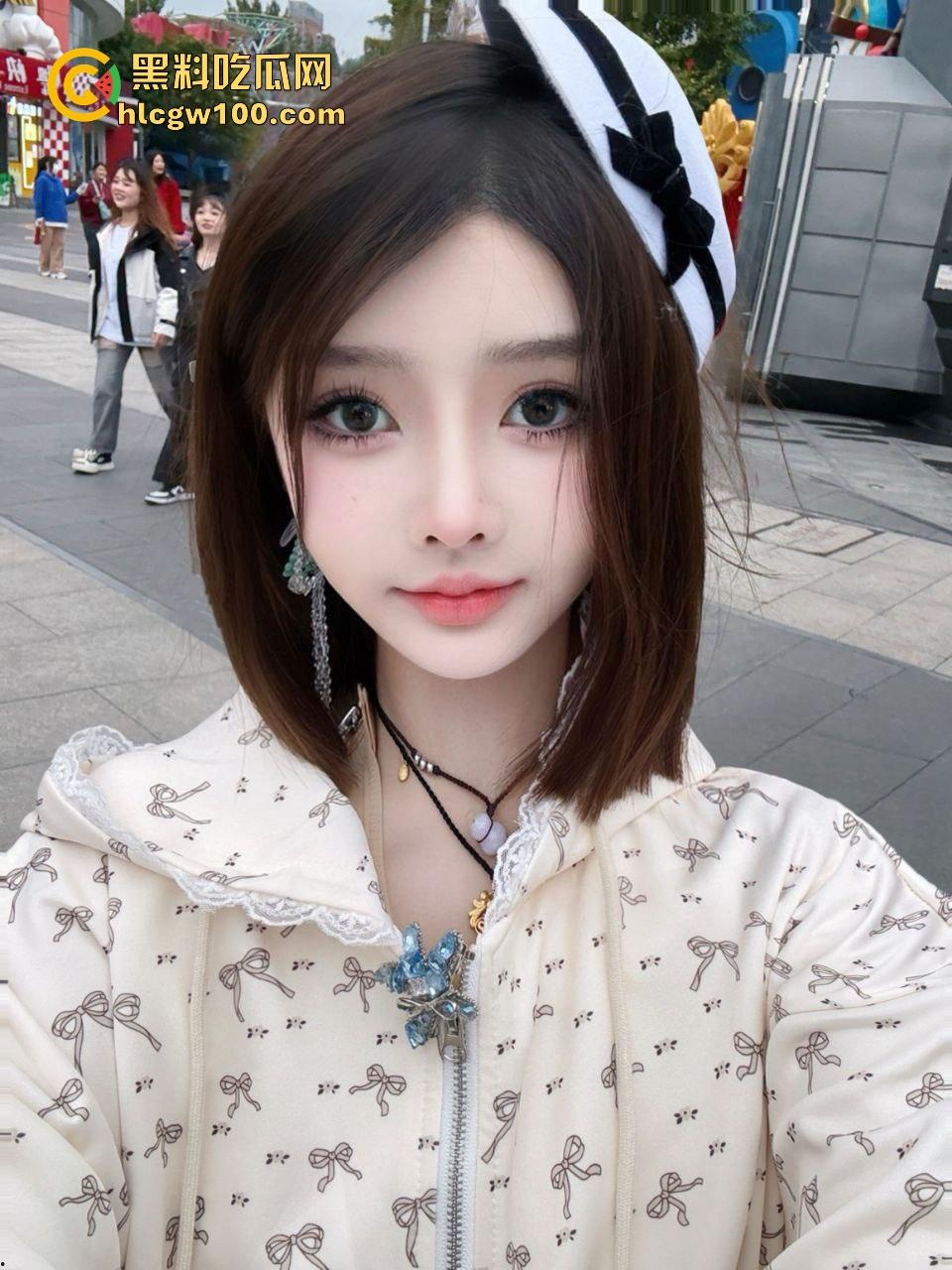 黑丝学生妹深夜KTV包厢学社会大保健，社会混混直接开干，撕黑丝扒短裙爆操，呻吟浪叫堪比午夜DJ！-3