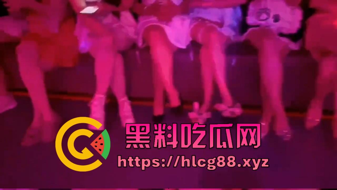 春天的信号？不是花开，而是舞厅里大白腿全都跳起来了！莎莎舞一开，一包利群换个妹子，今晚老子就是皇帝！-4