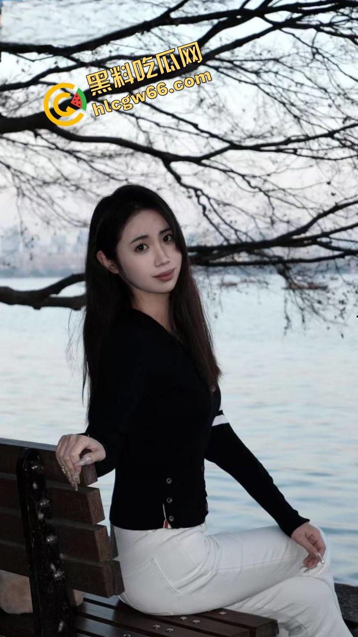 成都大学仙女校花【梁兴丽】02年嫩妹主动掰逼求操,约炮调教片疯传,成全网共享小肉便器!-1